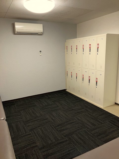 男性ロッカールーム