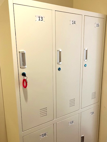 女性ロッカールーム